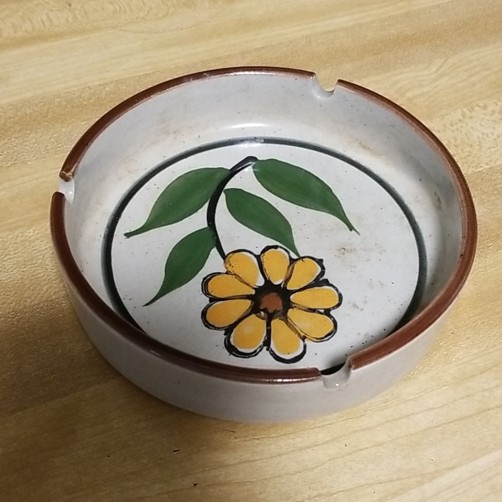 Vintage flower ashtray - Picture 4 of 8